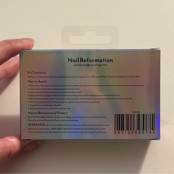 Pink Press-On Nails with Gold Accents - Picture 3 of 3